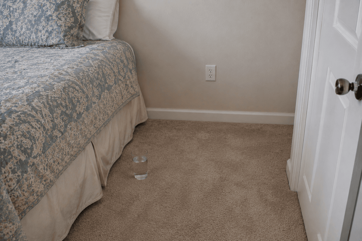 Glass or breakable item hazard in the bedroom