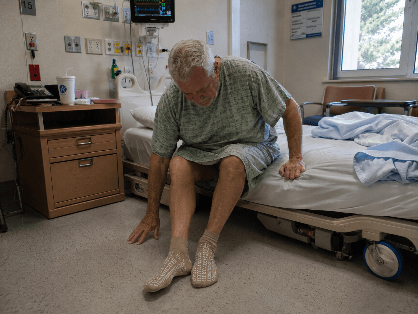 Low bed safety scenario in a skilled nursing facility