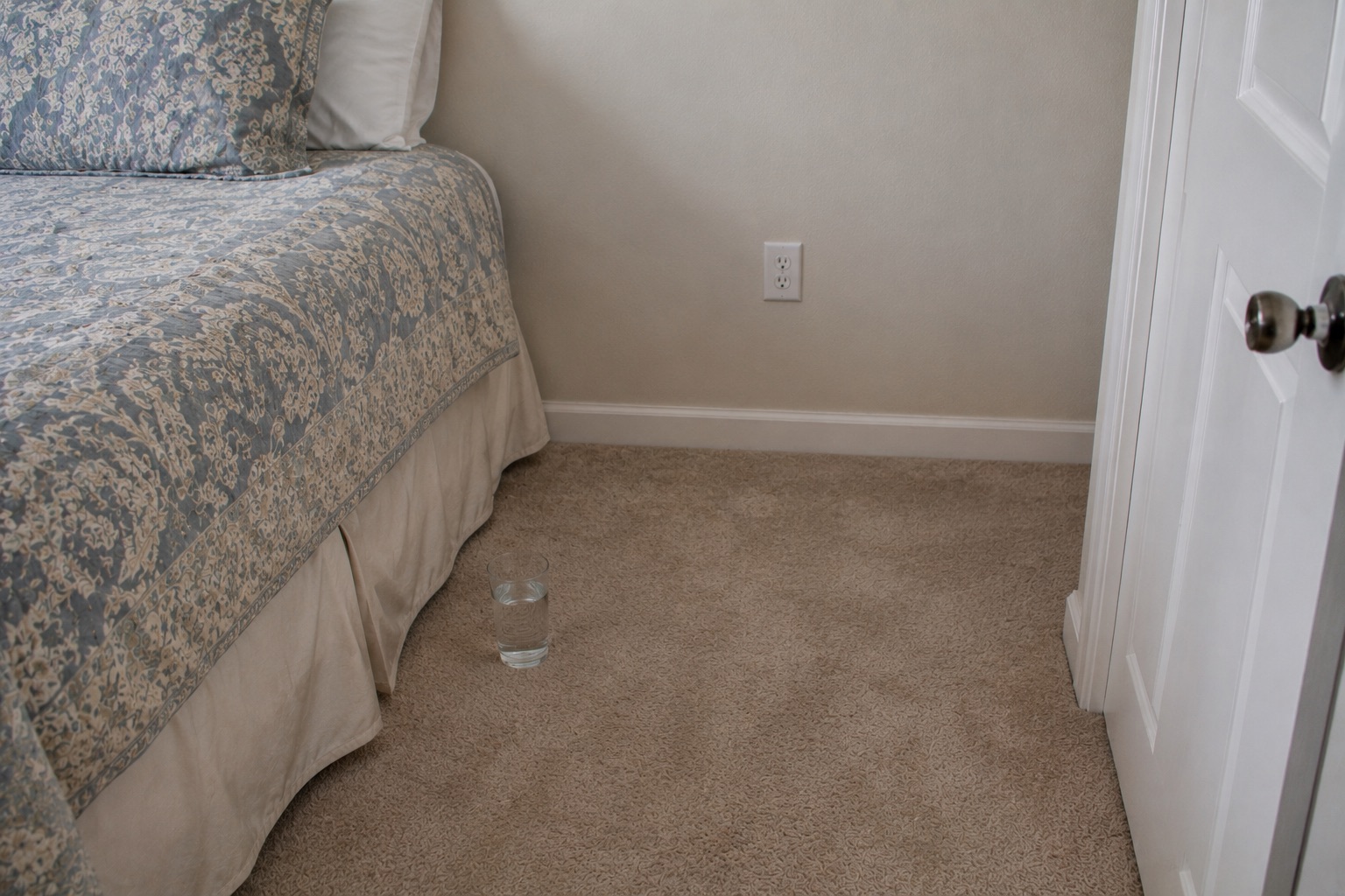Glass or breakable item hazard in the bedroom