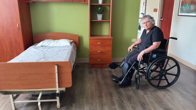 Wheelchair to bed: unsafe transfer 3