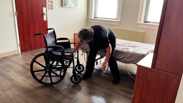 Bed to wheelchair: lock the brakes