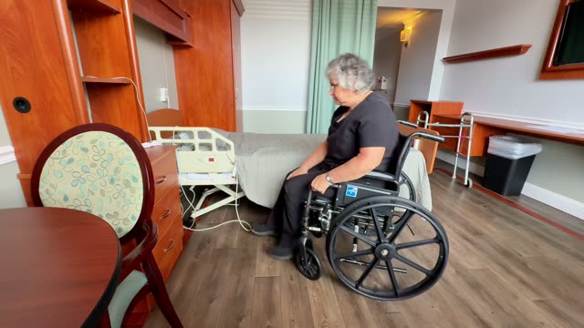 Bed to wheelchair: poorly controlled sit