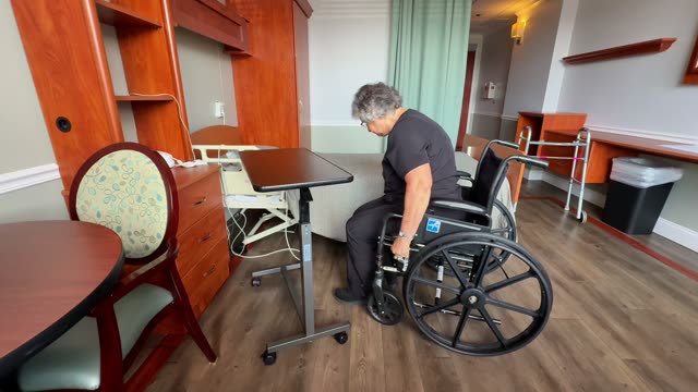 Wheelchair to bed: unsafe use of tray