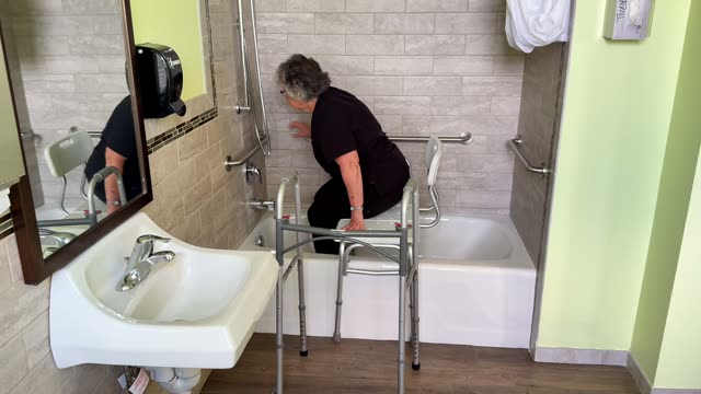 Tub to walker: poor pivot
